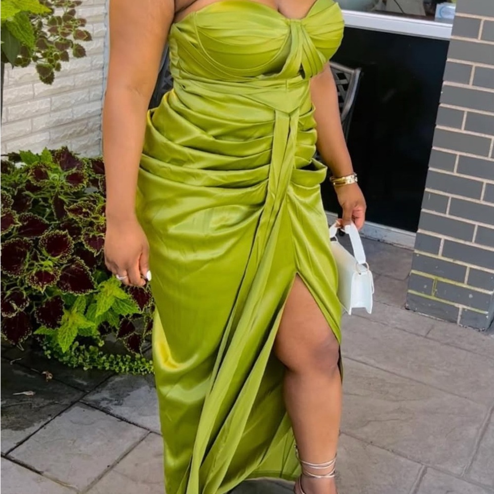 Elegant Green Strapless Dress